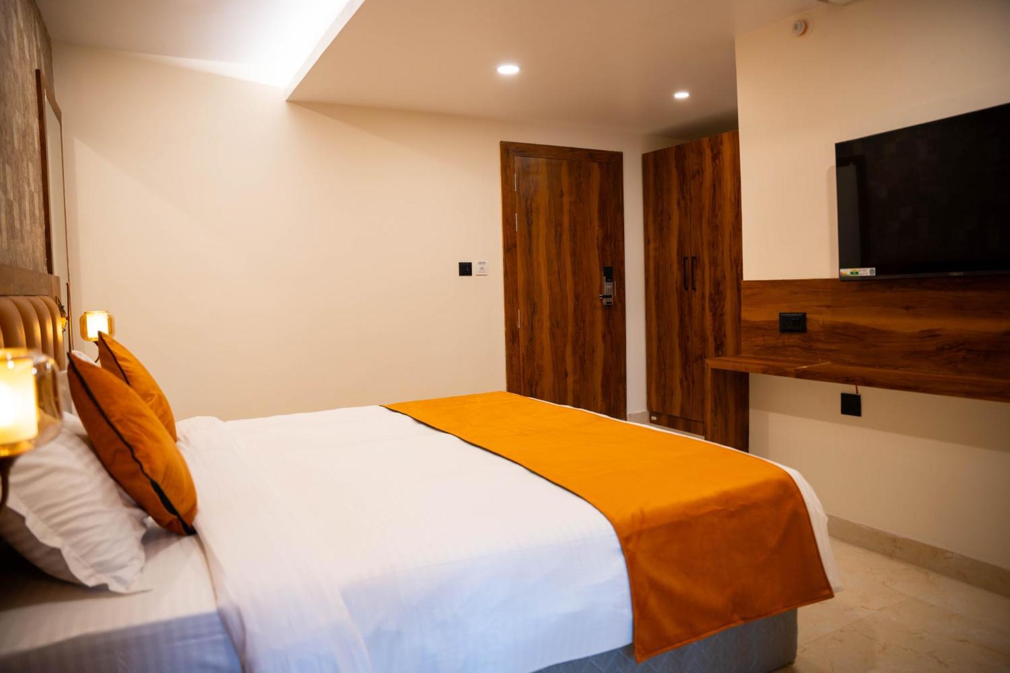 Hotel Orange Bhubaneswar Bagian luar foto
